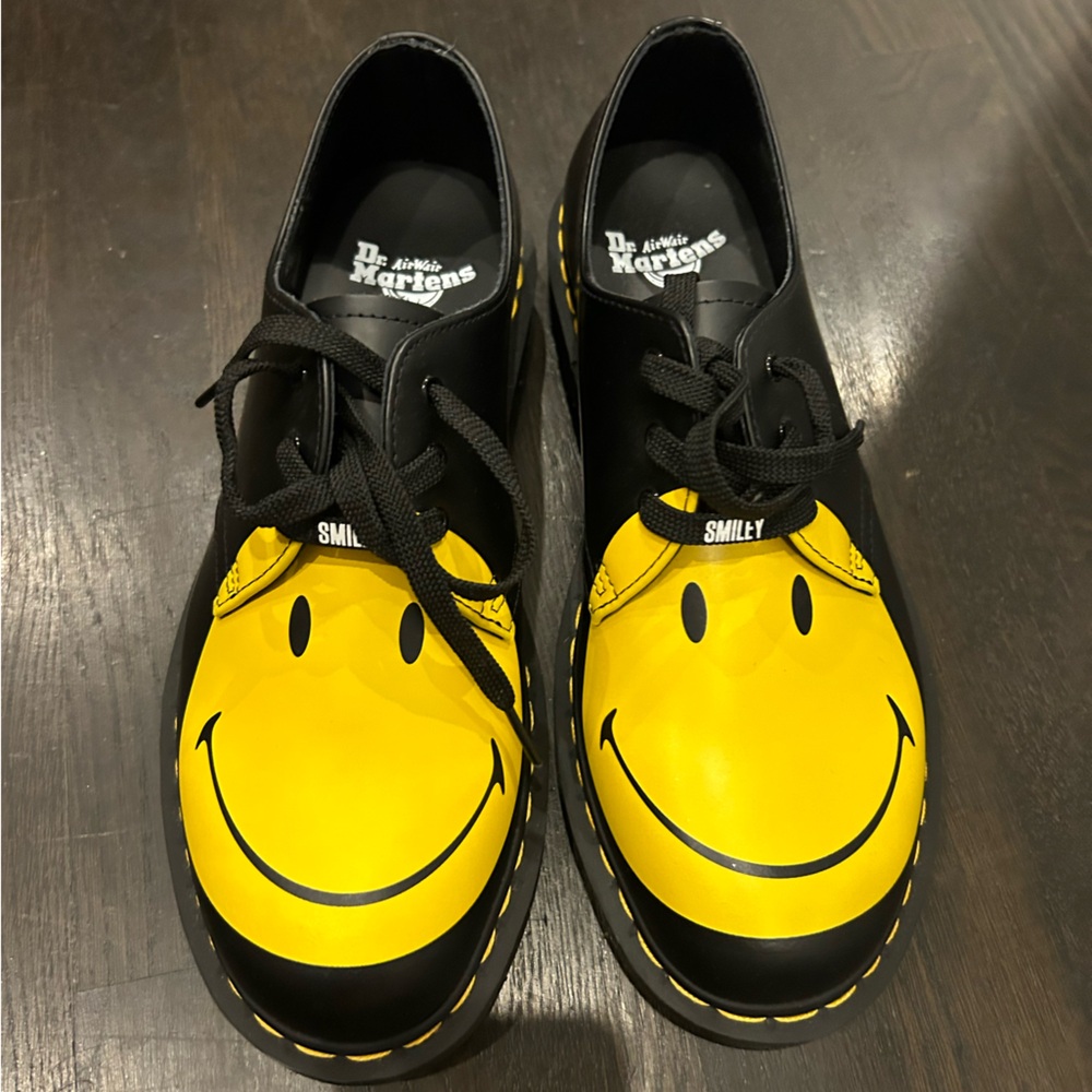 Doc marten Smiley collab size 42